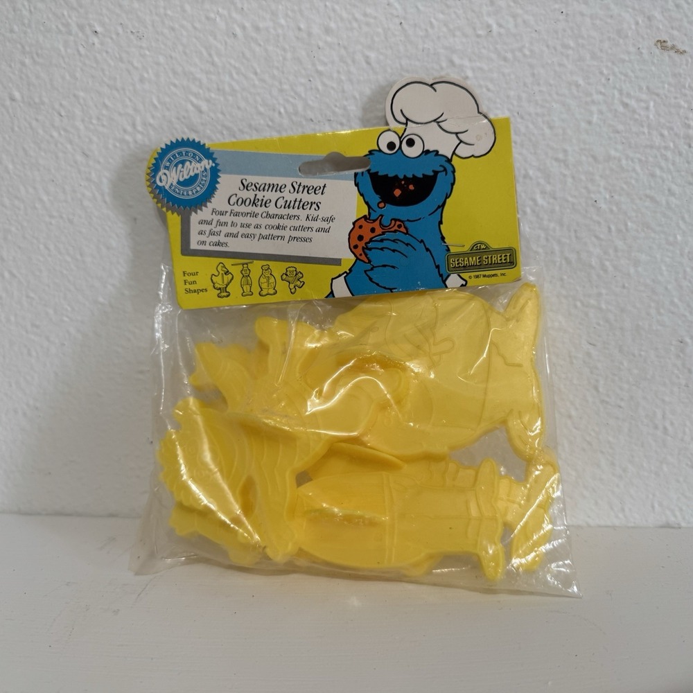 Vintage Sesame Street Wilton Cookie Cutters New Old Stock 1987 Plastic Set Of 4